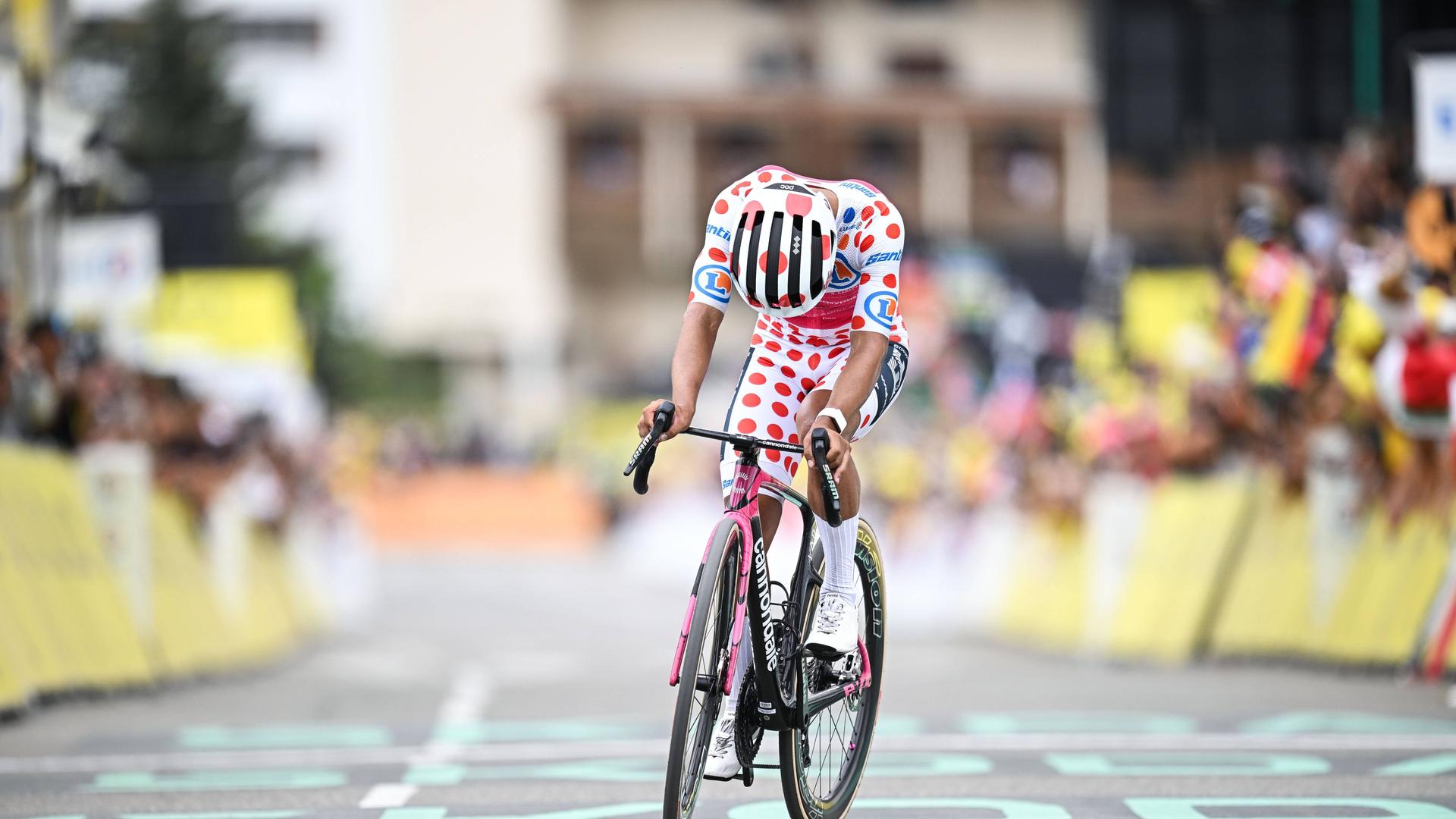 Tour de France: Carapaz gewinnt nach Sturz-Drama die Königsetappe