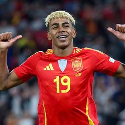 Spaniens Lamine Yamal jubelt