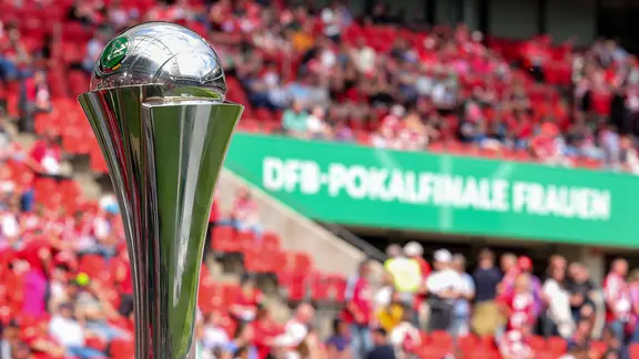 Bayern - Wolfsburg: Alexandra Popp hofft auf 14. DFB-Pokal-Triumph in ihrer Karriere