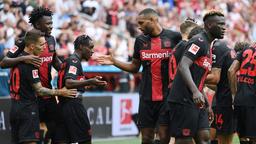 v.li., Alejandro Grimaldo (Bayer 04 Leverkusen), Edmond Tapsoba (Bayer 04 Leverkusen), Jeremie Frimpong (Bayer 04 Leverkusen), Jonathan Tah (Bayer 04 Leverkusen)