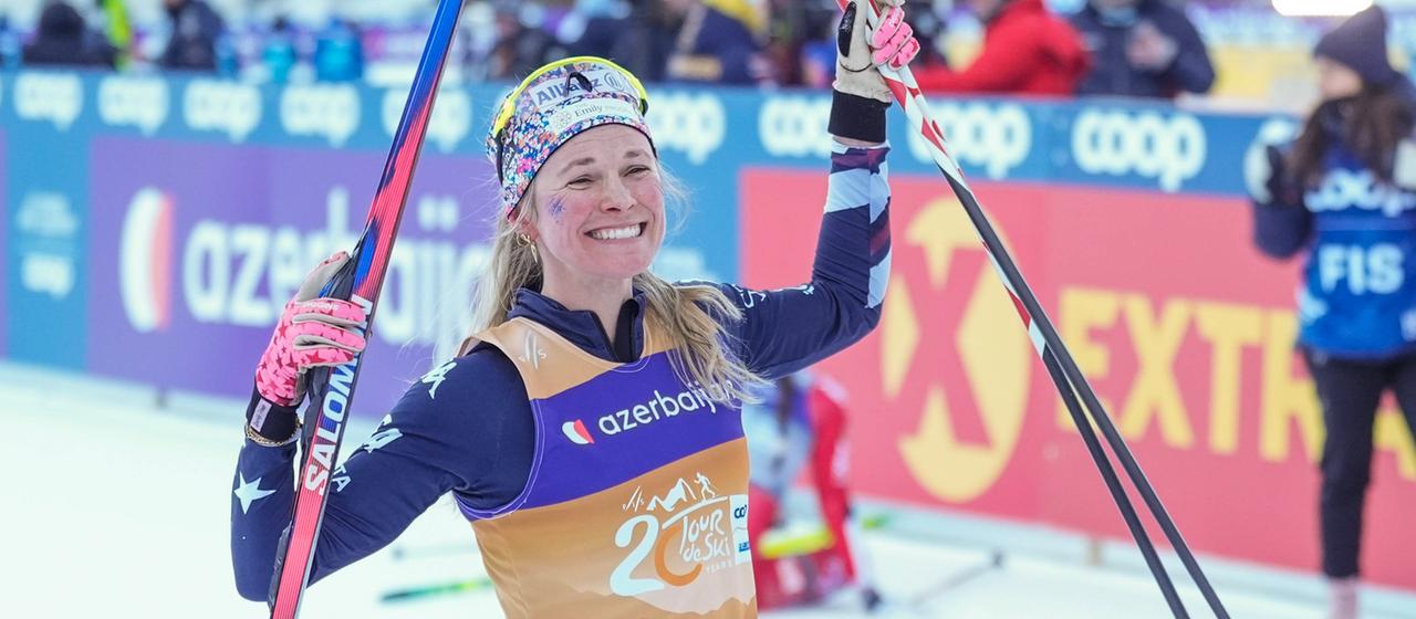 Jessica Diggens jubelt nach ihrem Lauf im Ziel