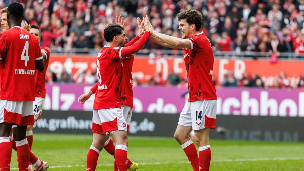 Kaiserslautern schlägt zehn Düsseldorfer