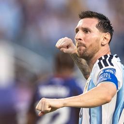 Lionel Messi feiert den Sieg gegen Kap Verde im Achtelfinale