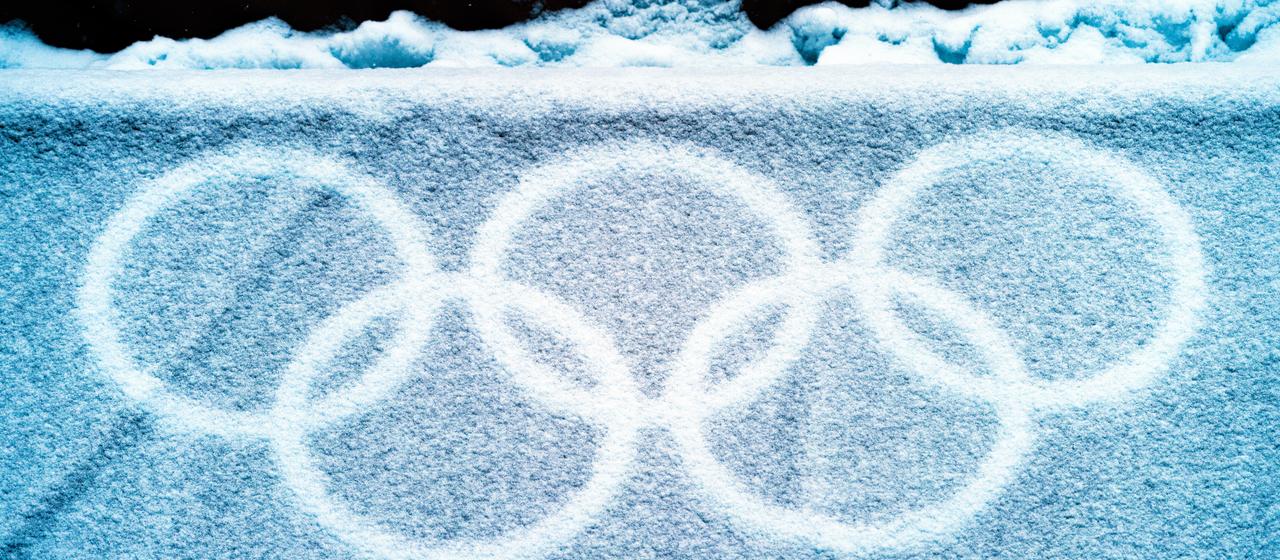 Die Olympischen Ringe im Schnee 