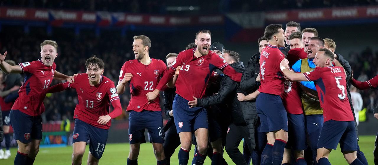 Die tschechiche Mannschaft bejubelt die WM-Qualifikation