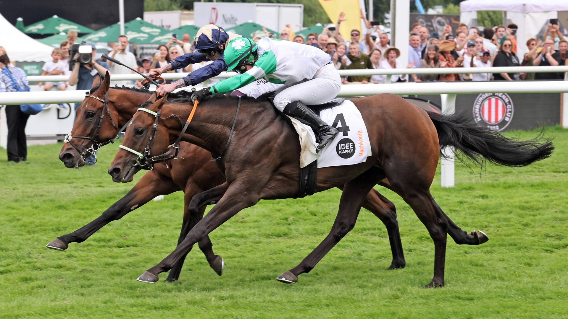 Nina Baltromei auf Hochkönig | IMAGO/Sabine Brose/galoppfoto.de