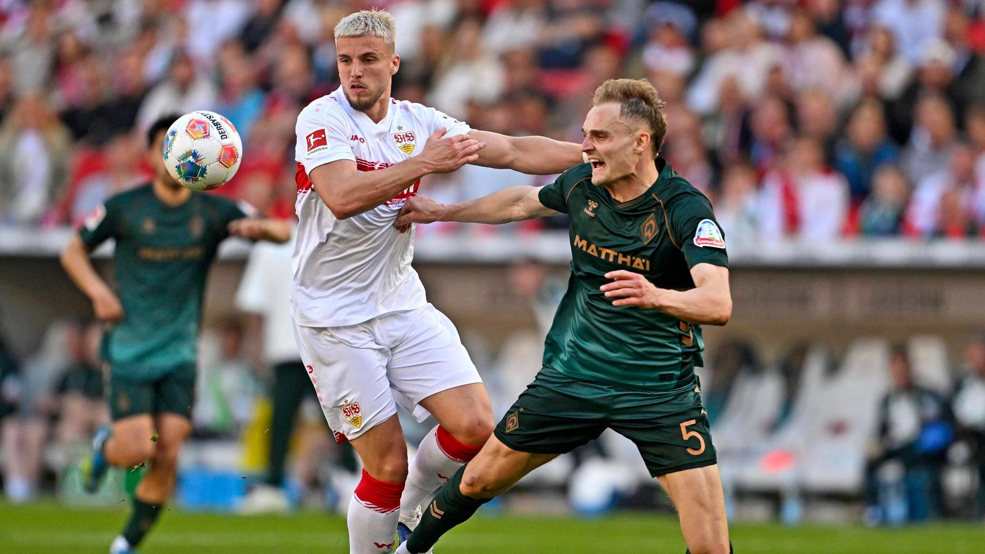 Ermedin Demirovic im Duell mit Amos Pieper | IMAGO / MIS