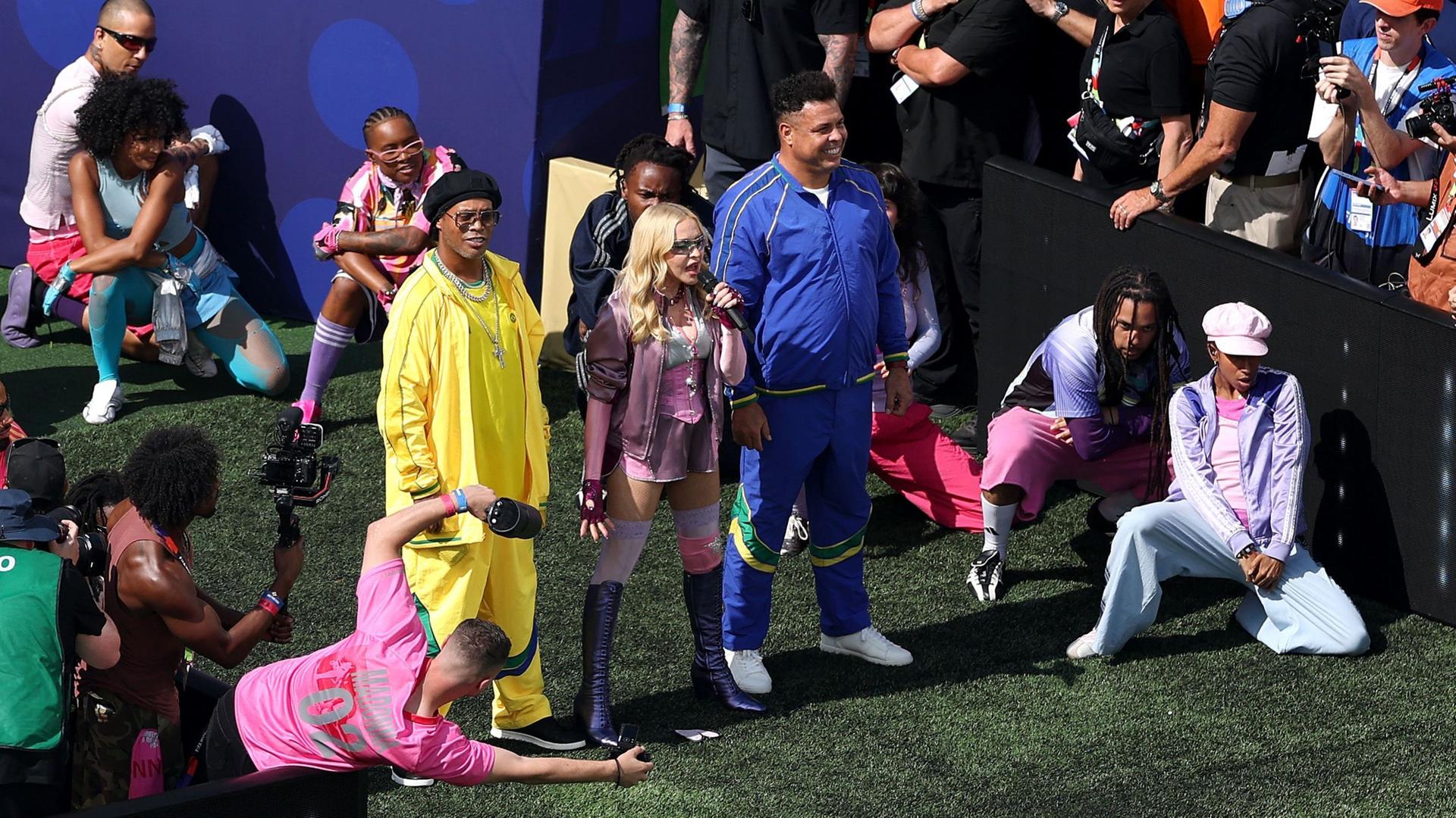 WM-Halbzeitshow: Madonna, BTS, Bieber & Co. sorgen für Starauflauf