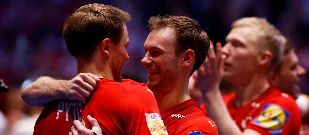 Mathias Gidsel und Simon Pytlick jubeln