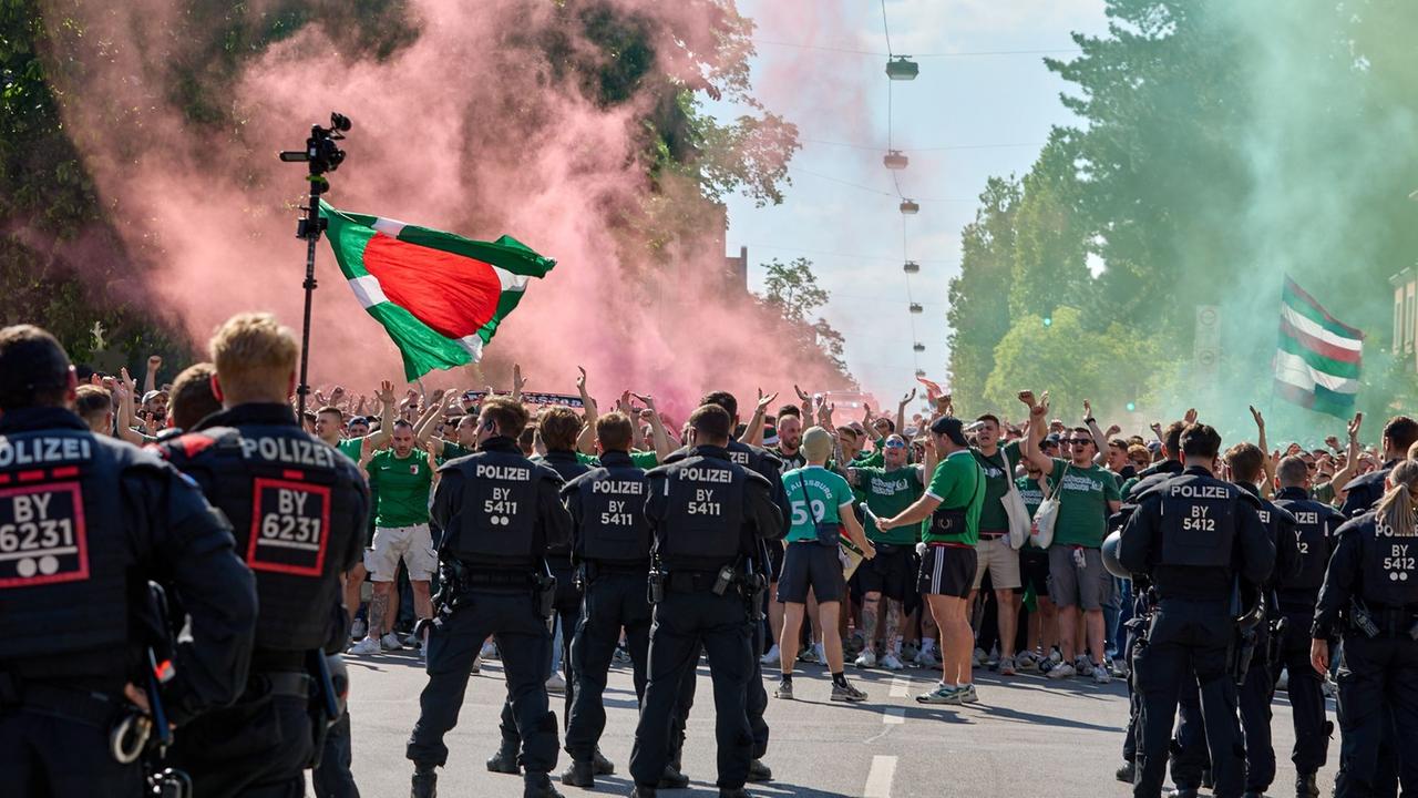 Bayern gegen Stuttgart: Fan-Beauftragter relativiert Massenschlägerei - sport news from Sportschau