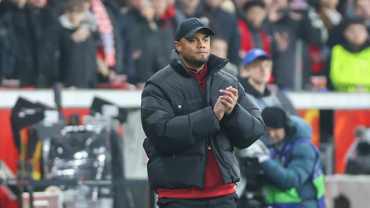 Vincent Kompany applaudiert seiner Mannschaft | IMAGO/osnapix