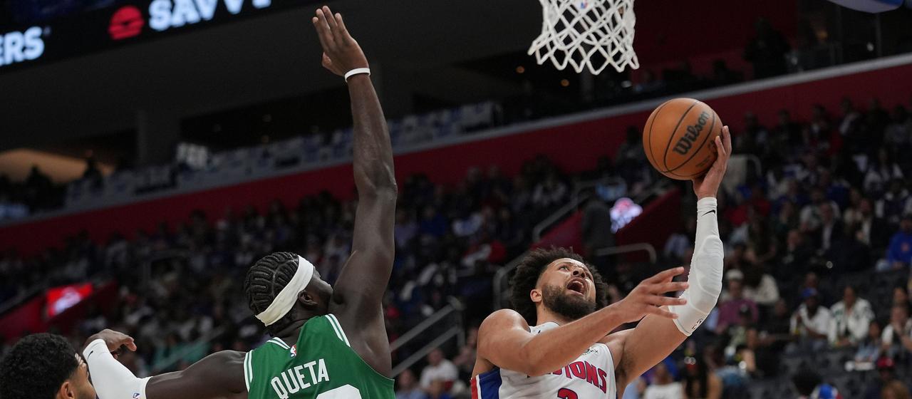 Cade Cunningham von den Detroit Pistons beim Korbabschluss