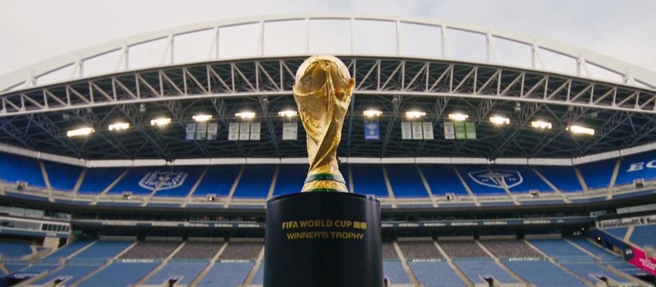 Der WM-Pokal im Stadion von den Seattle Seahawks