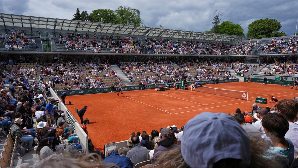 Wunderschön gelegen: der Court Simonne Mathieu | AP Photo/Lindsey Wasson Deutschlands Daniel Altmaier im Spiel gegen den Amerikaner Taylor Fritz