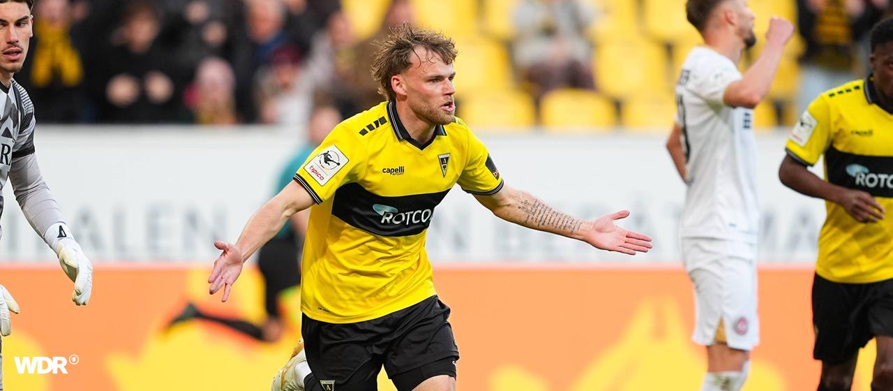 Aachens Mika Schroers jubelt nach seinem Treffer zum 1:0 