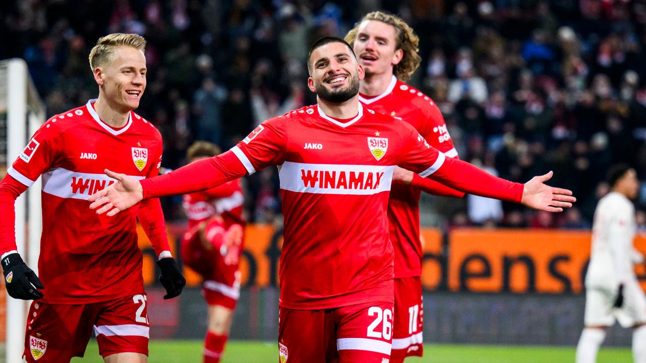 Stuttgarts Deniz Undav (M) jubelt nach seinem Tor zum 1:0 | dpa