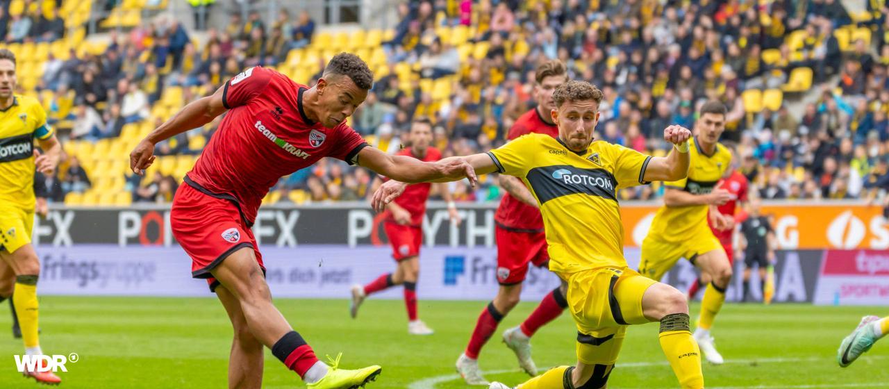 Zweikampf zwischen Marcel Costly (links) vom FC Ingolstadt und Felix Meyer von Alemannia Aachen. | IMAGO/Fotostand /Schäfer Zweikampf zwischen Marcel Costly (links) vom FC Ingolstadt und Felix Meyer von Alemannia Aachen.