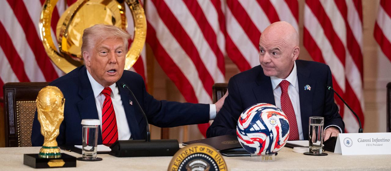 US-Präsident Donald Trump (l.) mit FIFA-Präsident Gianni Infantino | Imago US-Präsident Donald Trump (l.) mit FIFA-Präsident Gianni Infantino