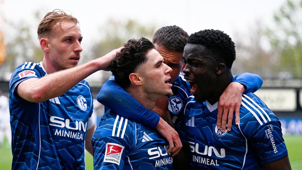 Schalke jubelt im Topspiel trotz Unterzahl