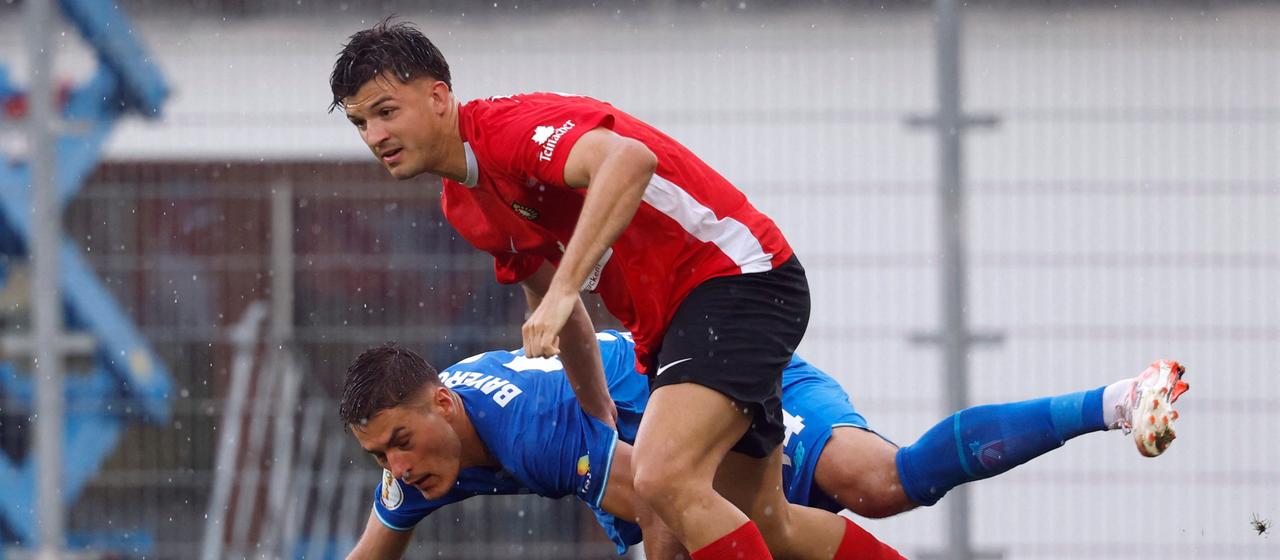 Antonis Aidonis (v.) und Patrik Schick (h.)
