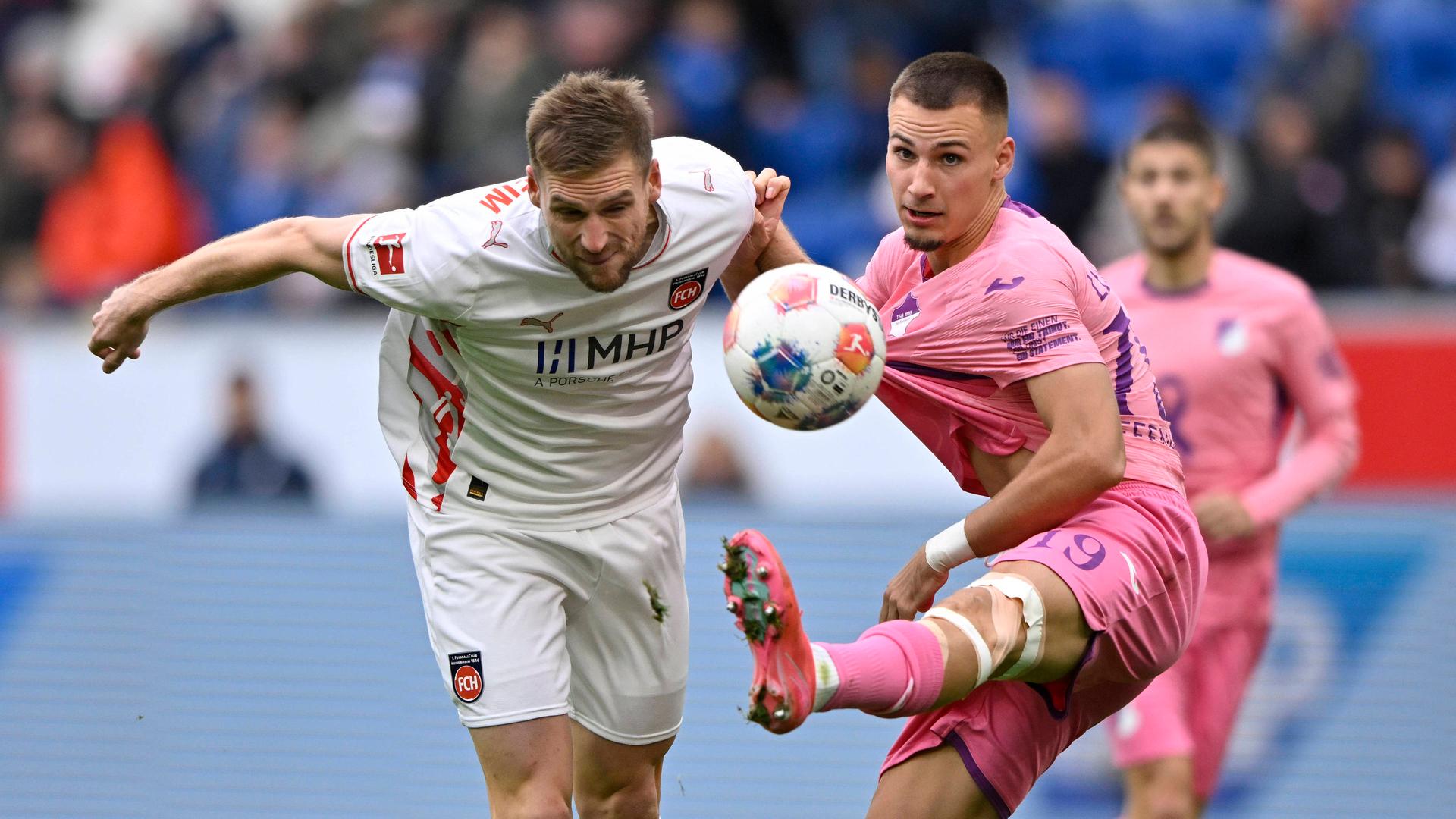 Tim Lemperle und Patrick Mainka im Zweikampf | IMAGO/Michael Weber