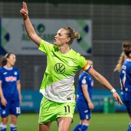 Wolfsburgs Alexandra Popp jubelt. 