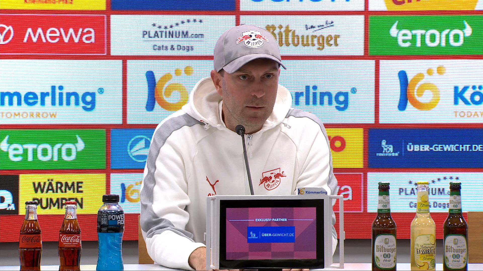 Leipzigs Trainer Ole Werner bei einer Pressekonferenz | Sportschau