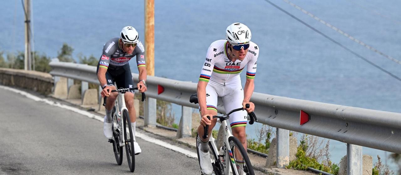 Pogacar (v.) und van der Poel im Finale von Mailand-Sanremo 2025