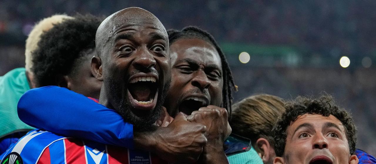 Die Spieler von Crystal Palace rund um Torschütze Jean-Philippe Mateta bejubeln ihren Treffer