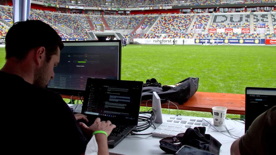 Tests für die halb-automatische Abseitserkennung in Düsseldorf | FIFA Tests für die halb-automatische Abseitserkennung in Düsseldorf