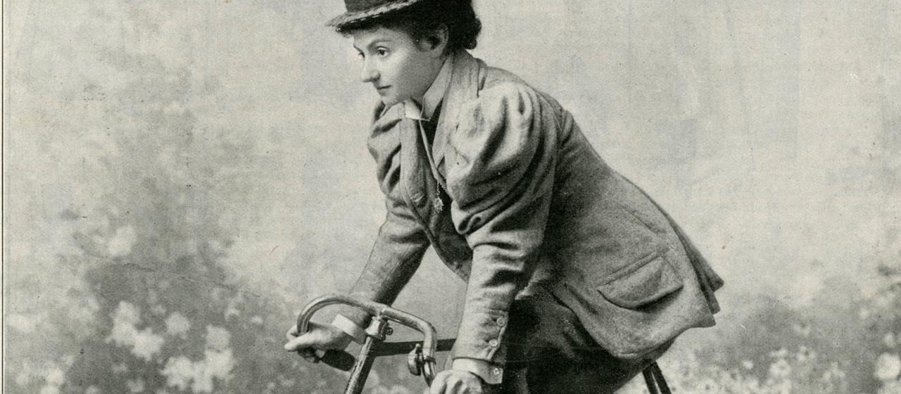 Die britische Radsportlerin Clara Grace 1895