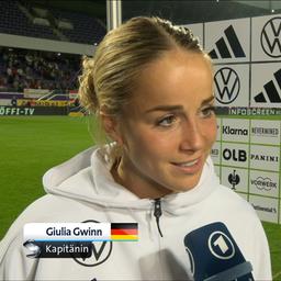 Deutschlands Giulia Gwinn spricht ins Mikrofon