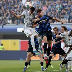 Adam Daghim (l.) im Zweikampf mit Stefano Marino (r.)
