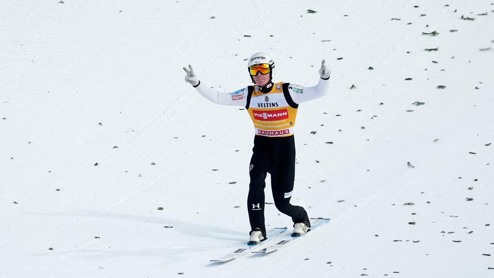 Domen Prevc in Garmisch-Partenkirchen in Aktion | AP Matthias Schrader