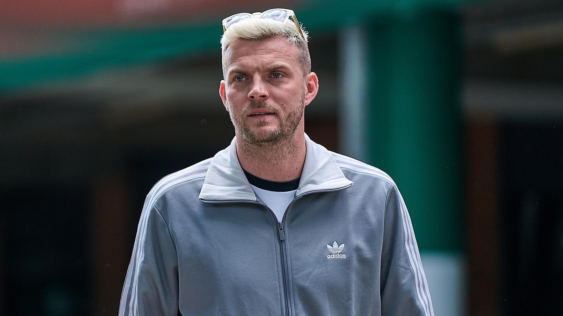 Marvin Ducksch läuft am Weser-Stadion entlang. | Gumzmedia | Andreas Gumz