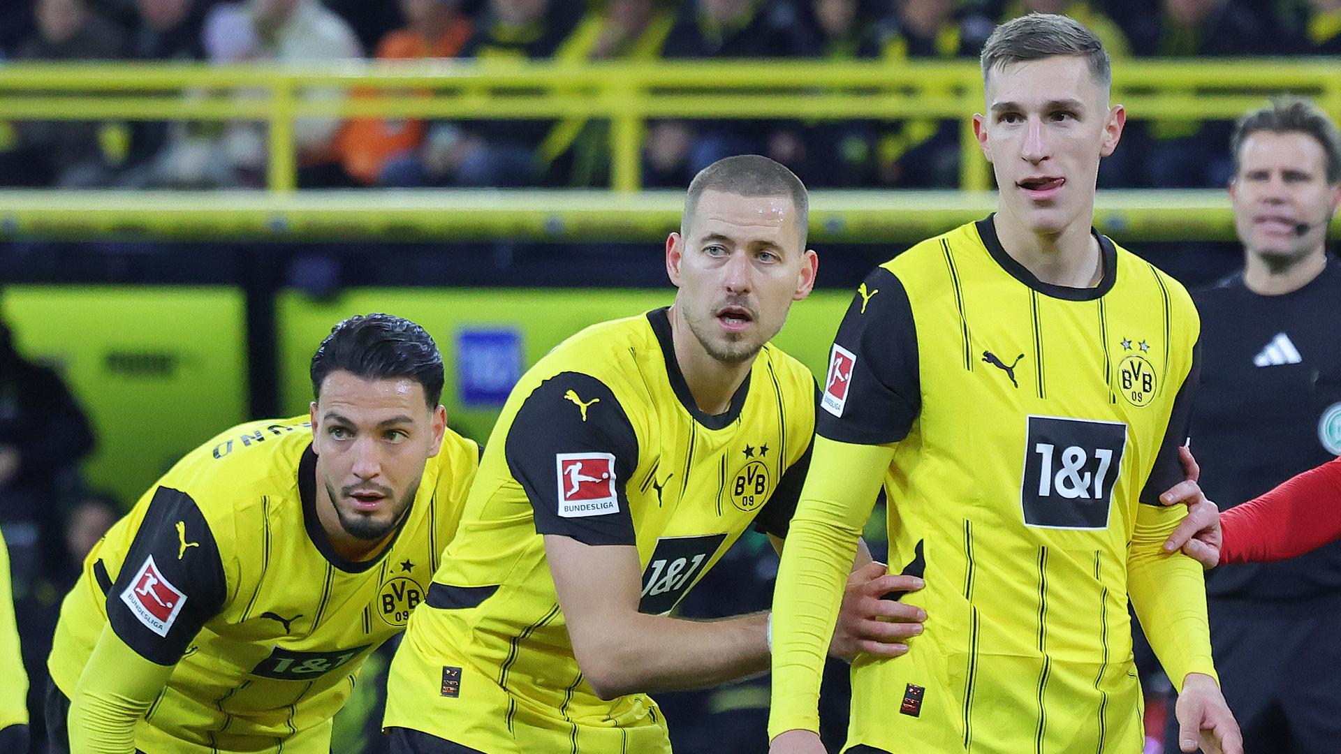 Ramy Bensebaini (v.l.), Waldemar Anton, Nico Schlotterbeck | firo Sportphoto/Ralf Ibing