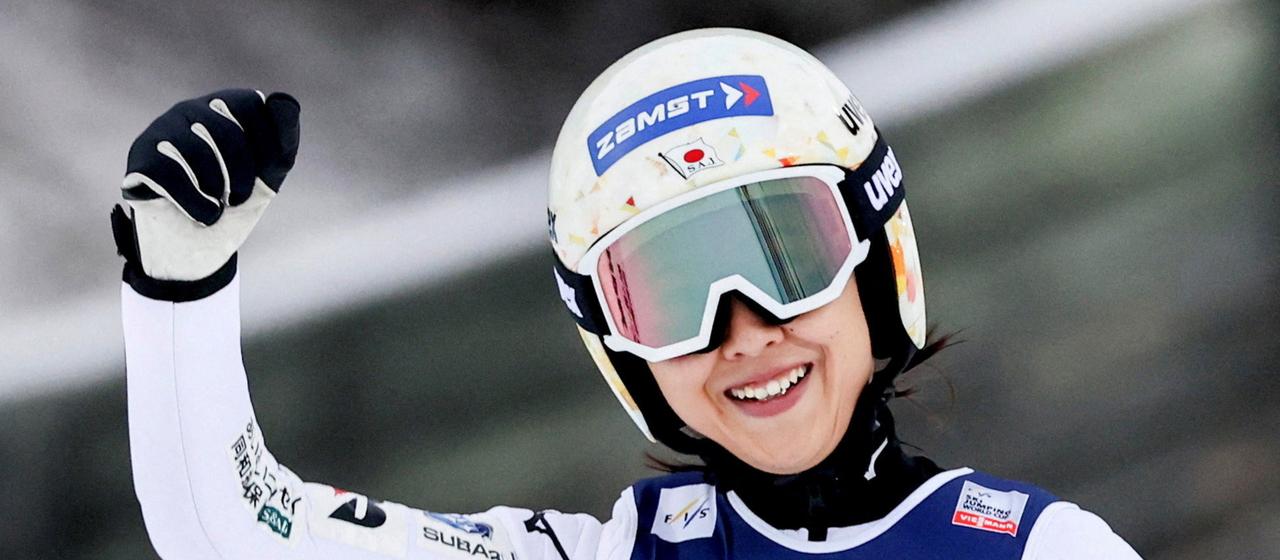 Nozomi Maruyama jubelt nach einem Sprung