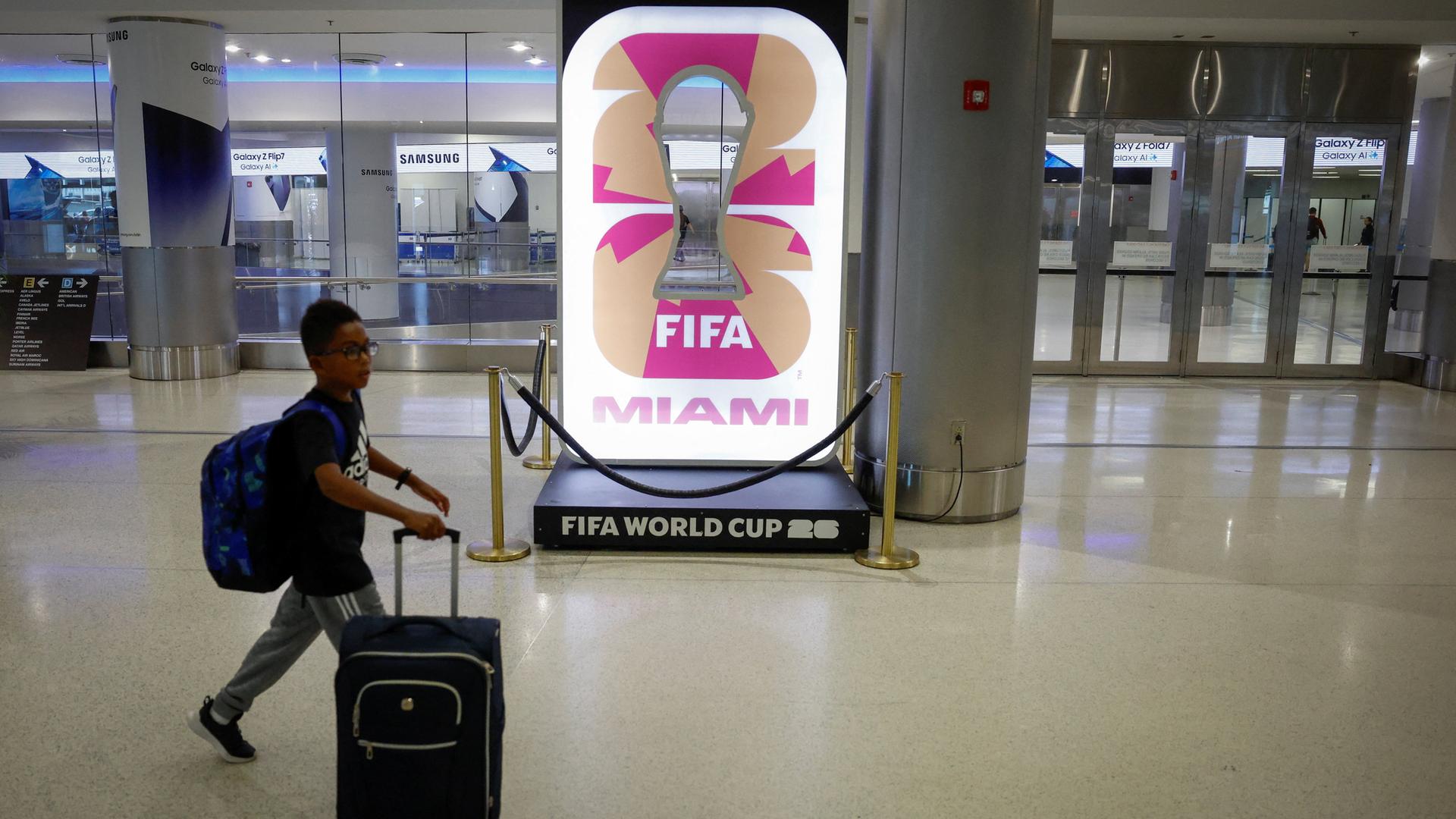 Schiri verpasst die WM - FIFA in der Einreisekrise