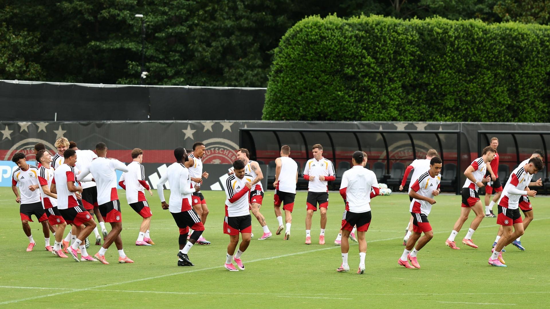 DFB-News: DFB-Training vor Paraguay mit allen Spielern