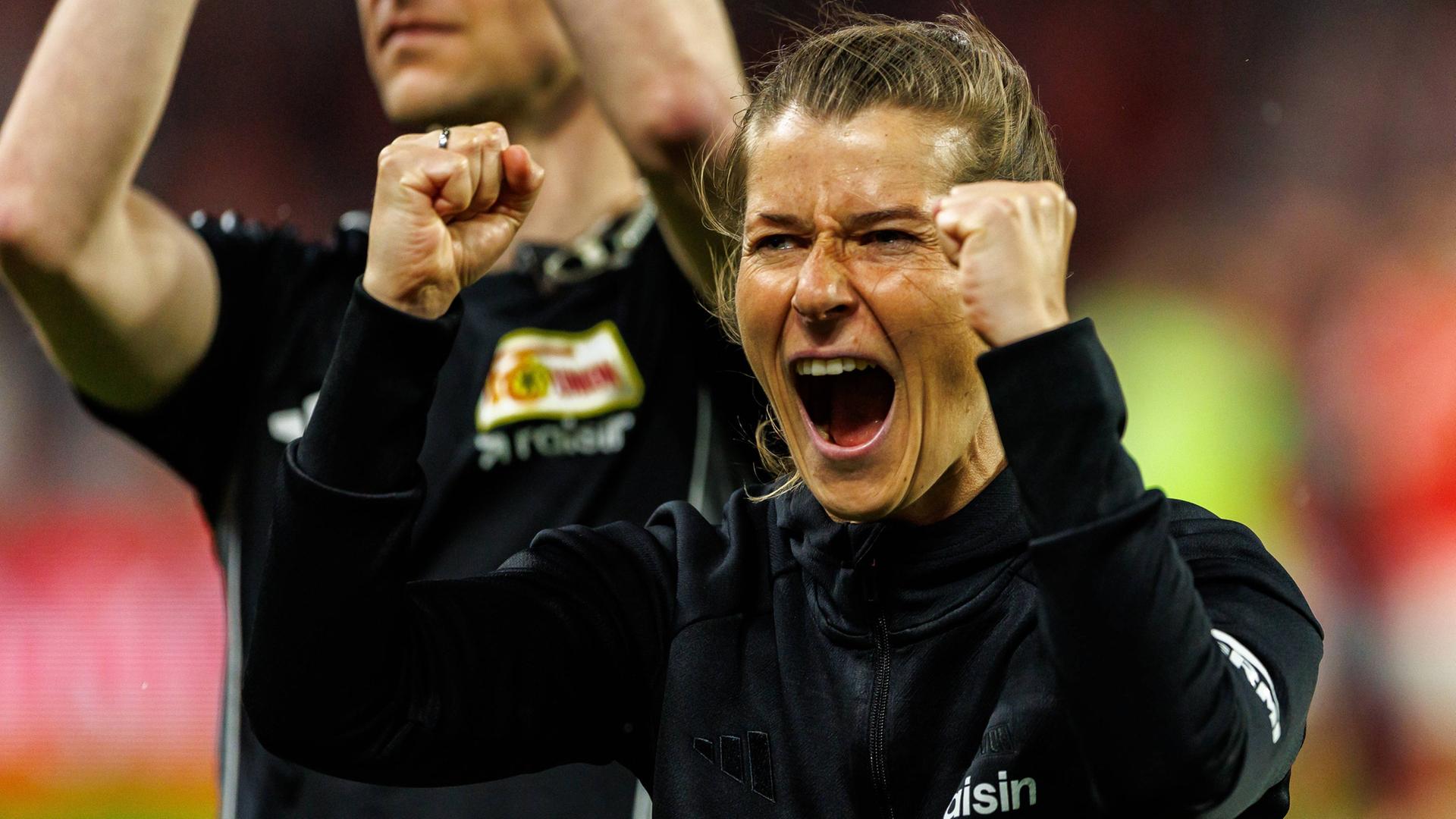 Union Berlins Trainerin Marie-Louise Eta bejubelt ihren ersten Sieg in der Bundesliga | IMAGO / Beautiful Sports International