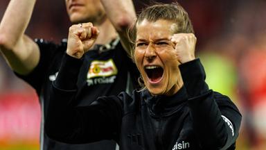 Union Berlins Trainerin Marie-Louise Eta bejubelt ihren ersten Sieg in der Bundesliga