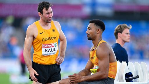 Zehnkämpfer Niklas Kaul und Leo Neugebauer bei der Leichtathletik-EM in Birmingham.