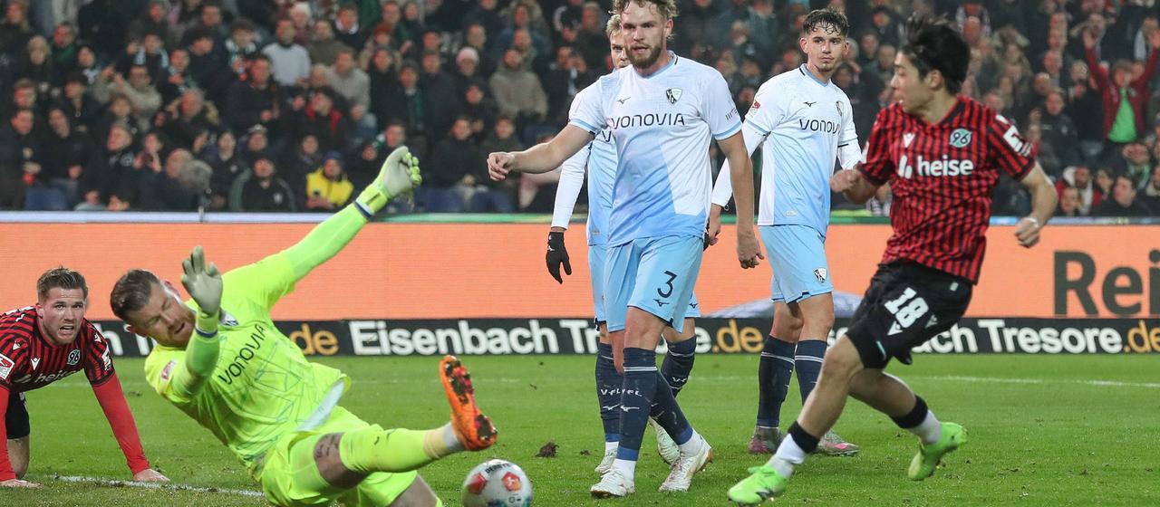 Timo horn wehrt einen Ball ab