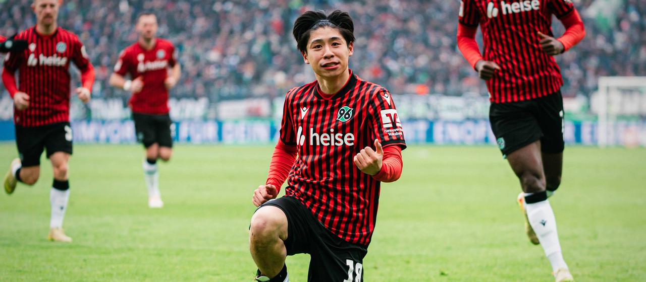 橫田大輔慶祝進球，1-0