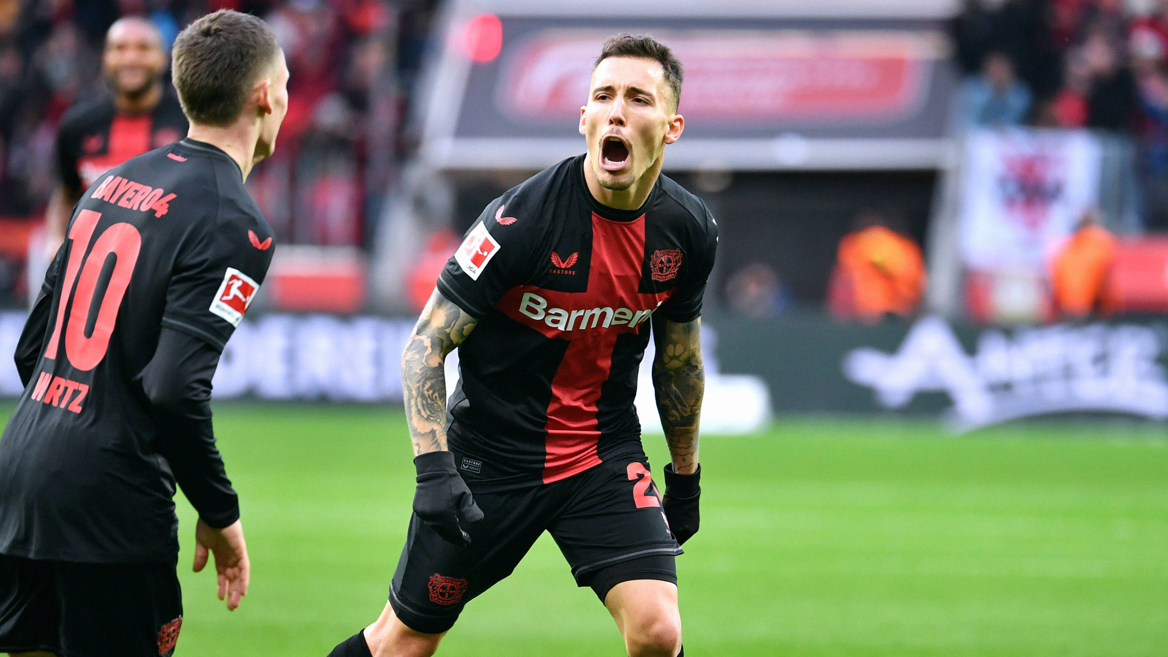 v.l. Florian Wirtz und Grimaldo | IMAGO/UWE KRAFT v.l. Florian Wirtz und Grimaldo