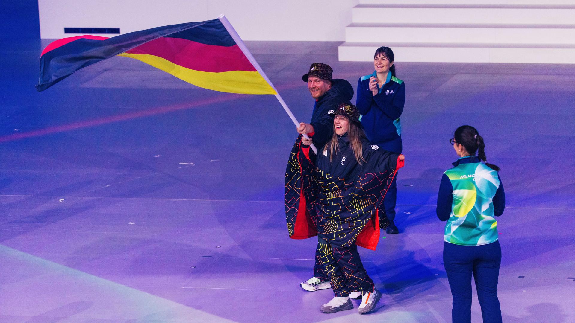 Paralympics 2026: Die Abschlussfeier | picture alliance / Team D | Frank May; picture alliance / Laci Perenyi | Laci Perenyi