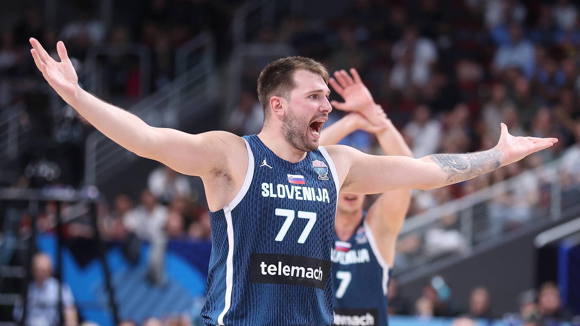 Luka Doncic beschwert sich über eine Entscheidung der Schiedsrichter | IMAGO/MN Press Photo