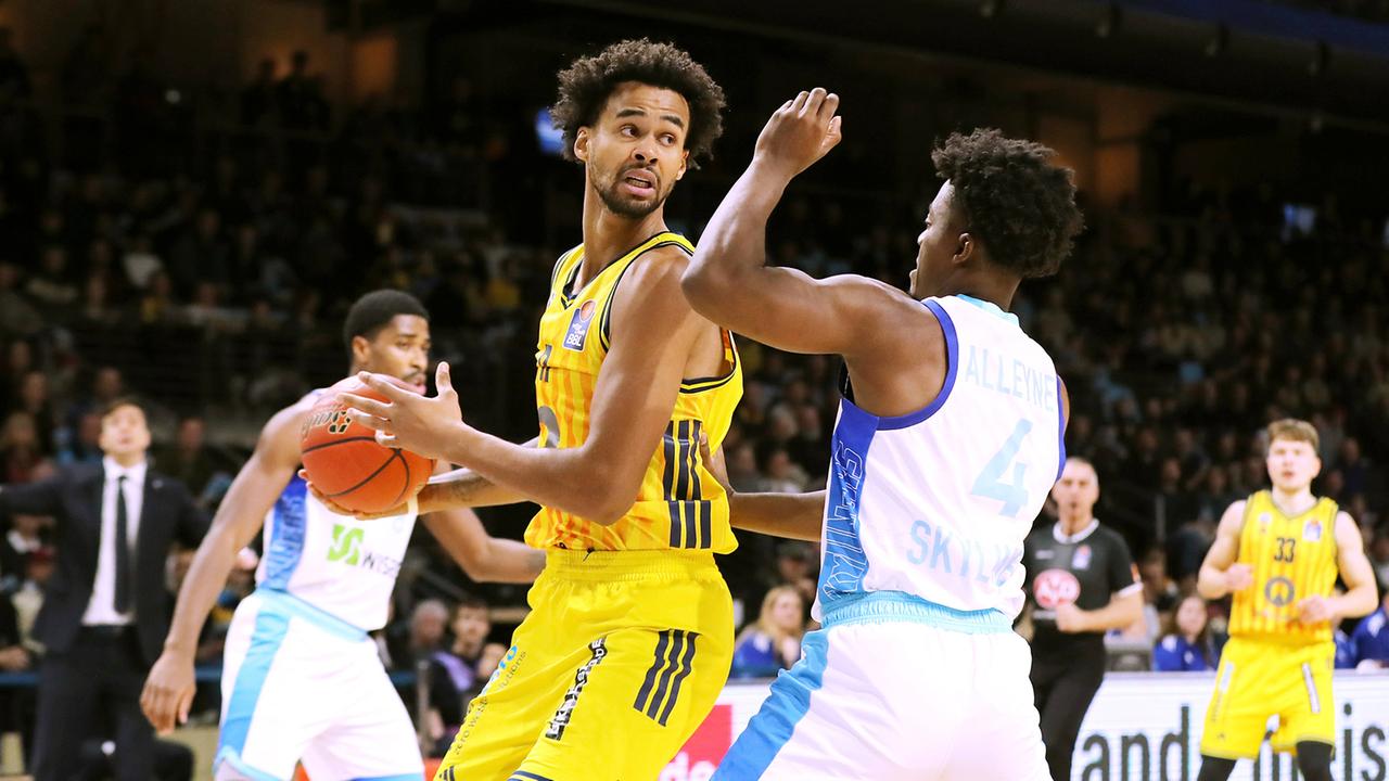 alba-gewinnt-umk-mpftes-spiel-gegen-frankfurt-skyliners