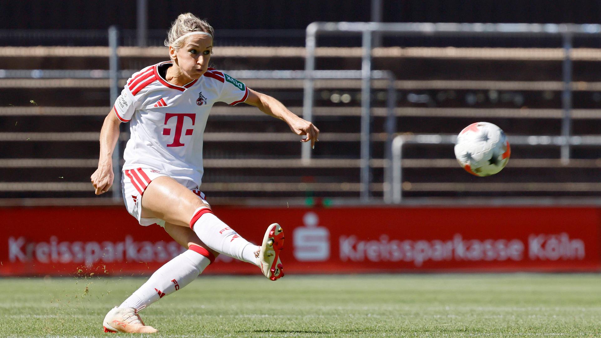 Mit Hendrich und Co. - der Blick bei den FC-Frauen geht nach oben