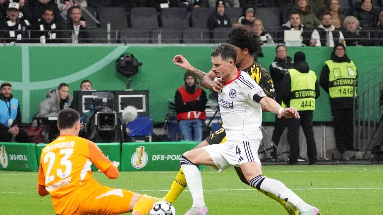 Deshalb-verteidigt-die-Eintracht-wieder-stabiler